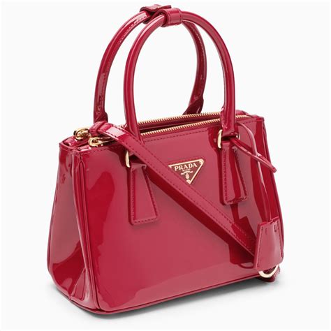 Mini Sac En Cuir Verni Rouge Cerise .